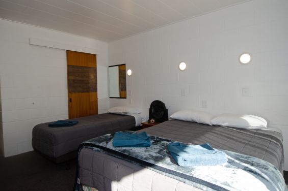 Studio Rooms with Kitchens bathroom